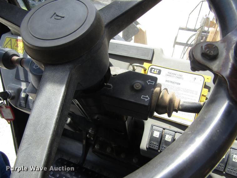 image for item DD8818 2002 Caterpillar TH83 telehandler