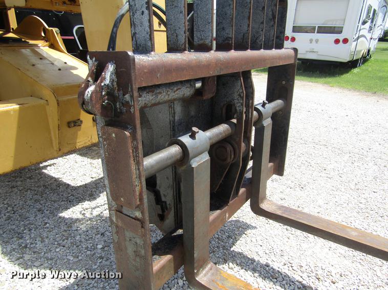 image for item DD8818 2002 Caterpillar TH83 telehandler