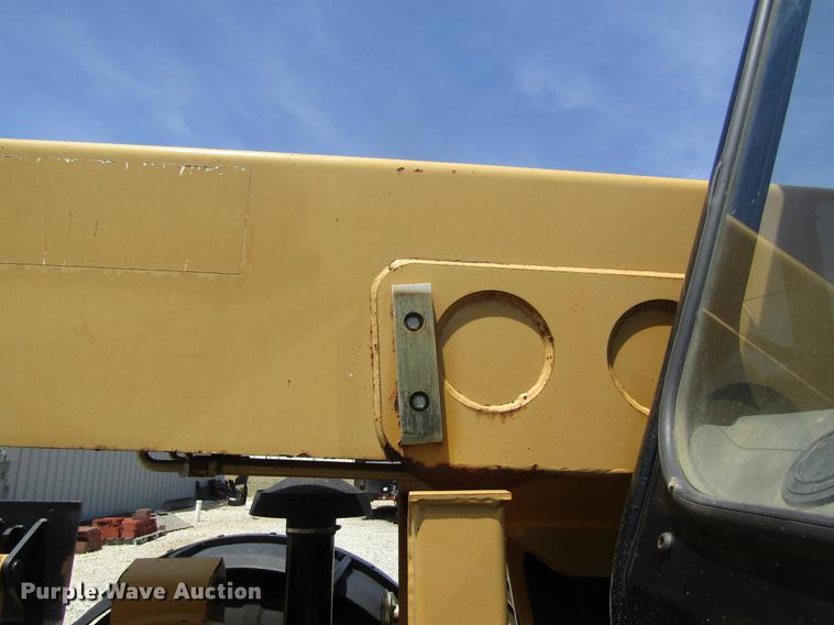 image for item DD8818 2002 Caterpillar TH83 telehandler