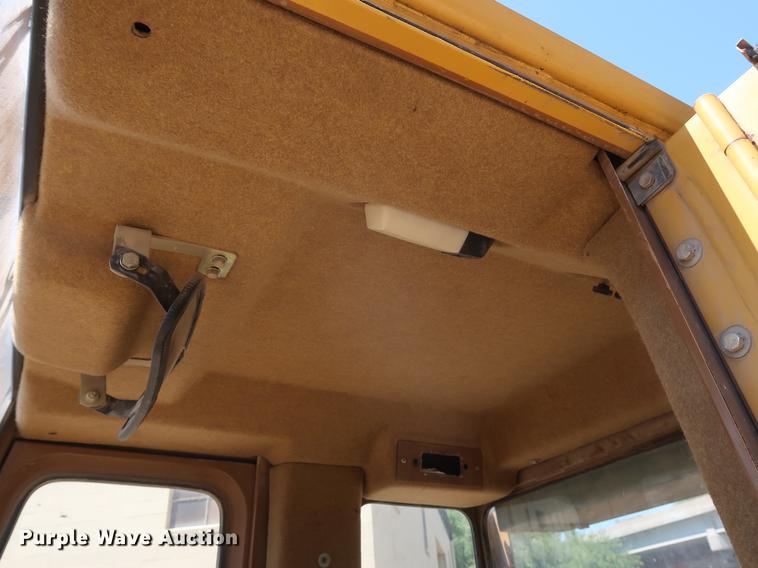 image for item DD9582 1998 Caterpillar 963B track loader