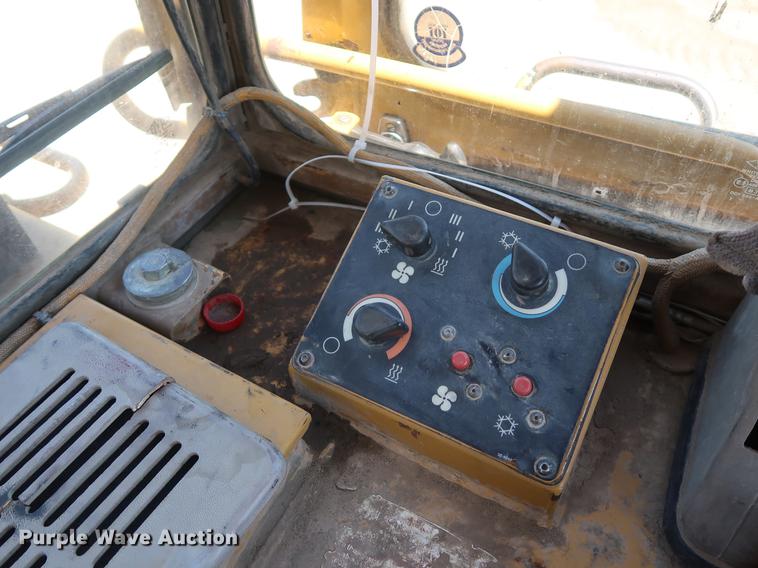 image for item DD9582 1998 Caterpillar 963B track loader