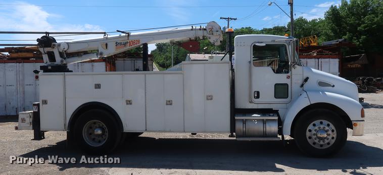 image for item DD9583 2005 Kenworth T300 service truck with crane
