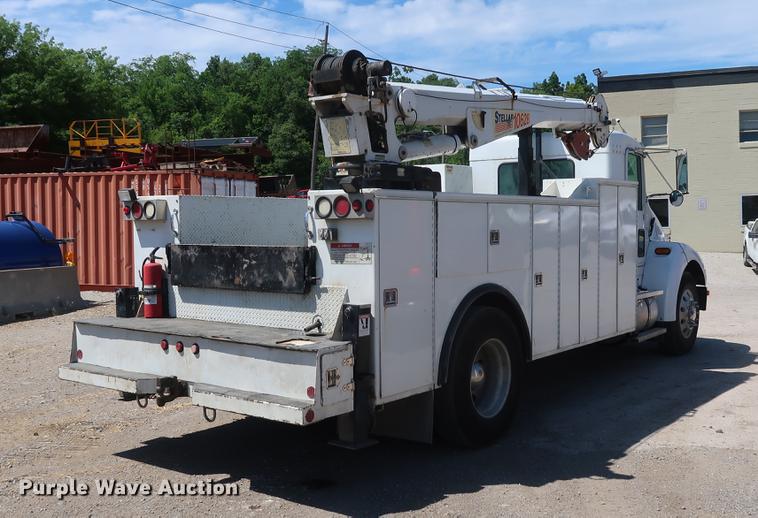 image for item DD9583 2005 Kenworth T300 service truck with crane