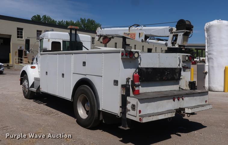 image for item DD9583 2005 Kenworth T300 service truck with crane