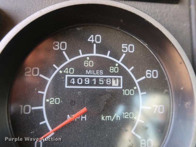 image for item DD9583 2005 Kenworth T300 service truck with crane