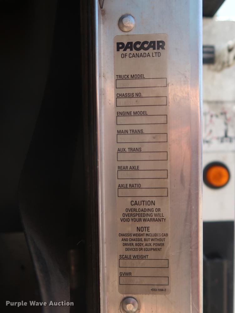 image for item DD9583 2005 Kenworth T300 service truck with crane