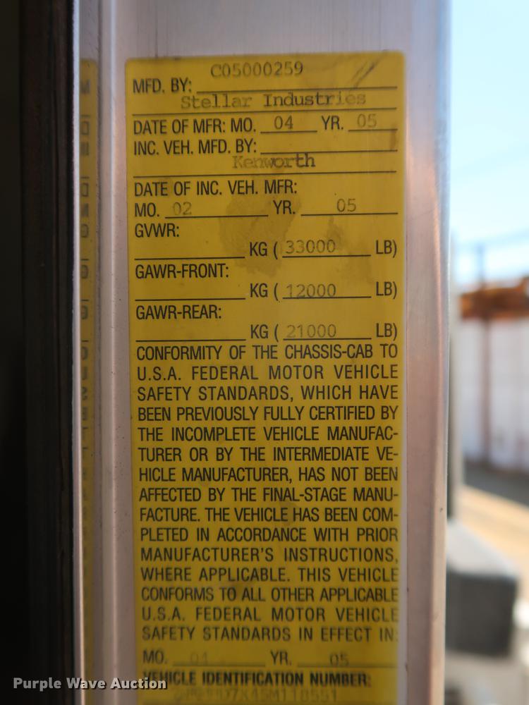 image for item DD9583 2005 Kenworth T300 service truck with crane