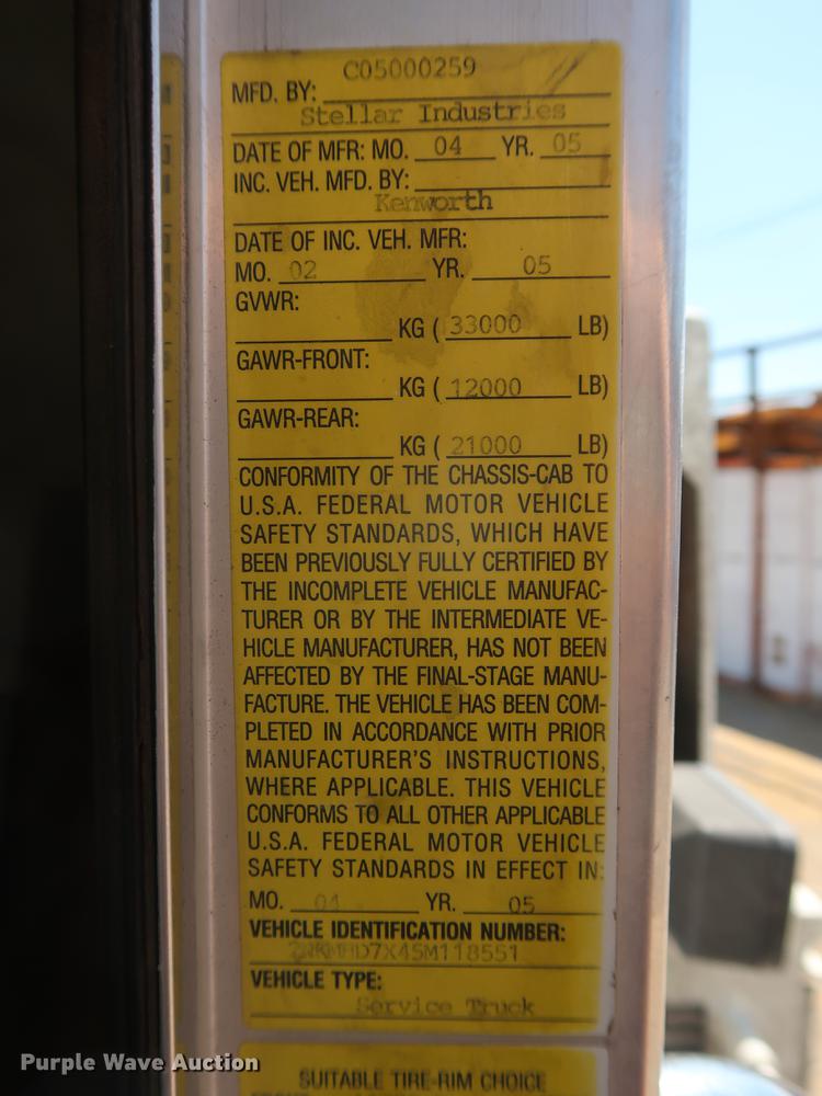 image for item DD9583 2005 Kenworth T300 service truck with crane