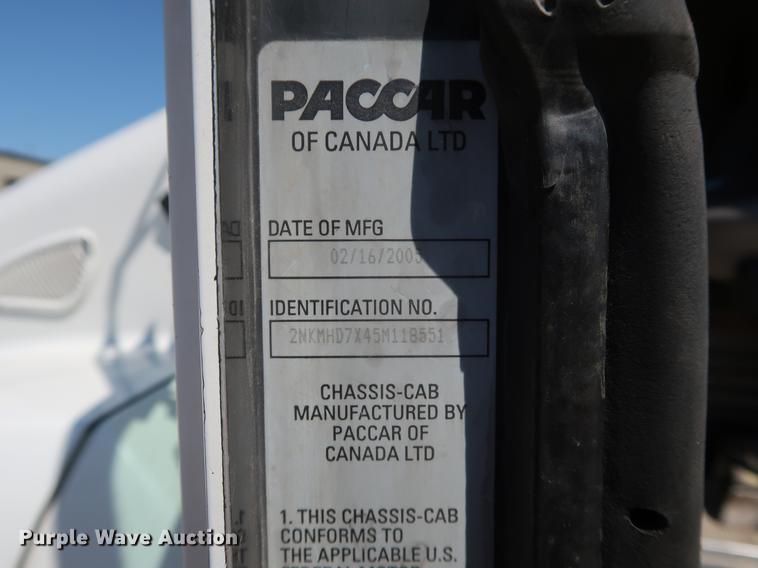 image for item DD9583 2005 Kenworth T300 service truck with crane