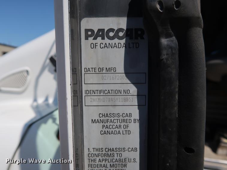 image for item DD9583 2005 Kenworth T300 service truck with crane