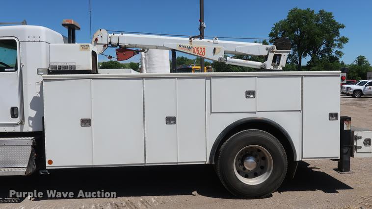 image for item DD9583 2005 Kenworth T300 service truck with crane