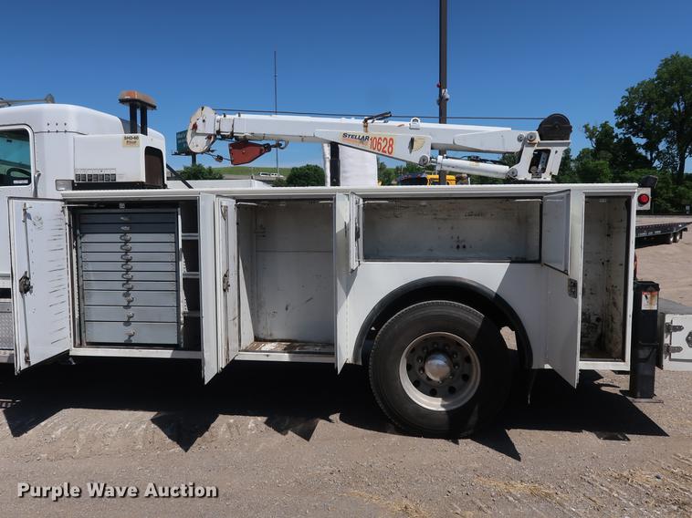 image for item DD9583 2005 Kenworth T300 service truck with crane