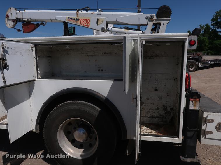 image for item DD9583 2005 Kenworth T300 service truck with crane