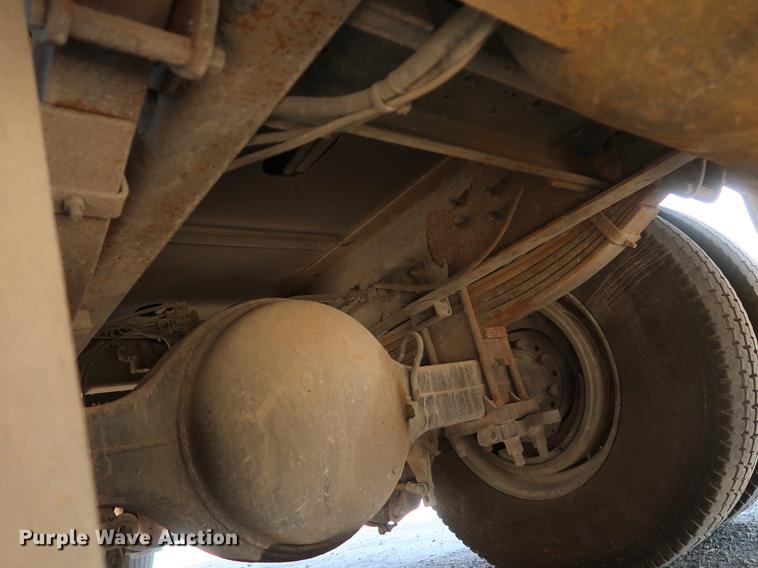 image for item DD9583 2005 Kenworth T300 service truck with crane