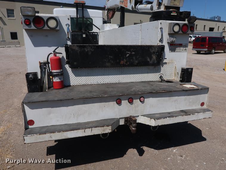 image for item DD9583 2005 Kenworth T300 service truck with crane