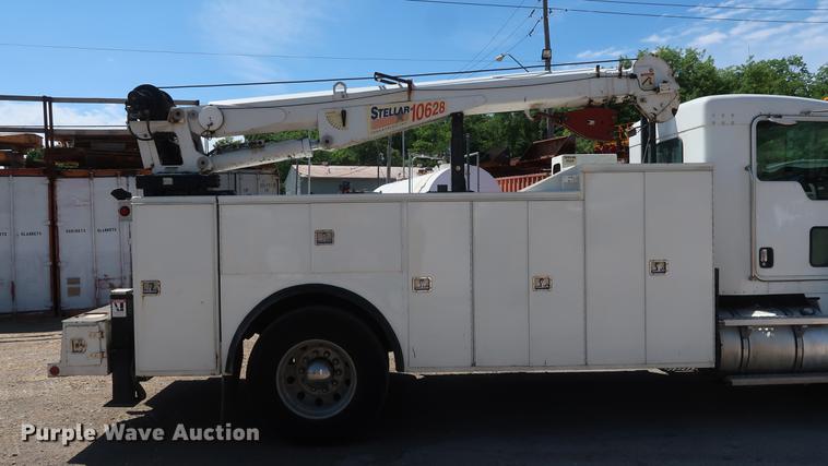 image for item DD9583 2005 Kenworth T300 service truck with crane