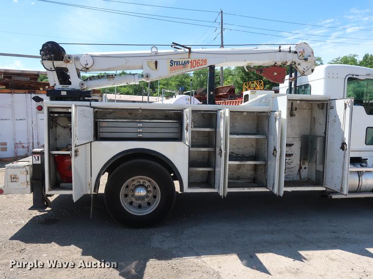 image for item DD9583 2005 Kenworth T300 service truck with crane