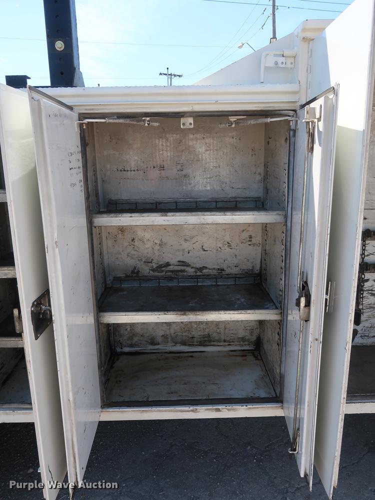 image for item DD9583 2005 Kenworth T300 service truck with crane