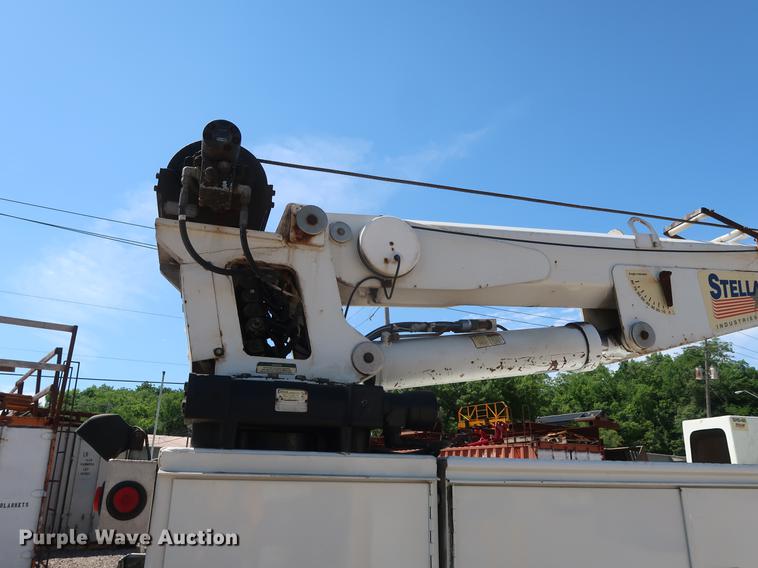 image for item DD9583 2005 Kenworth T300 service truck with crane