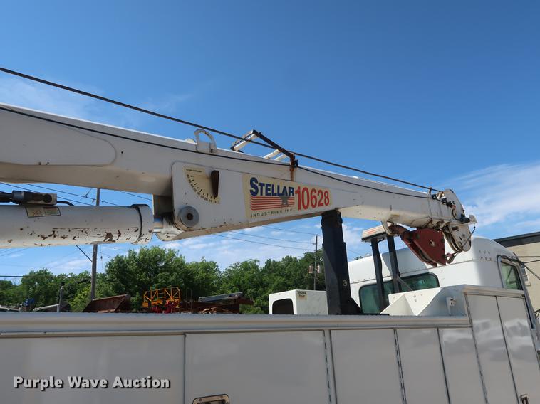 image for item DD9583 2005 Kenworth T300 service truck with crane