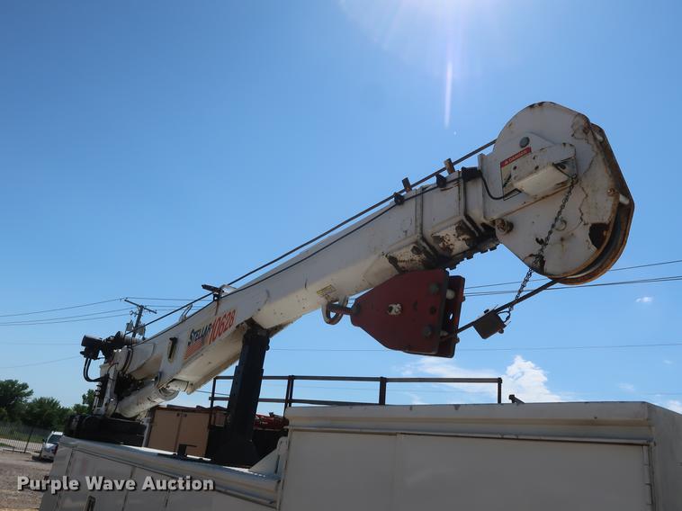 image for item DD9583 2005 Kenworth T300 service truck with crane