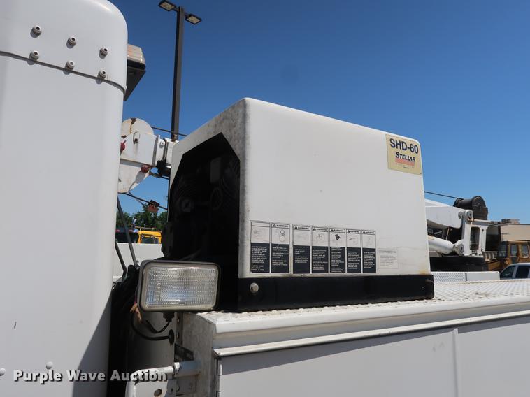 image for item DD9583 2005 Kenworth T300 service truck with crane