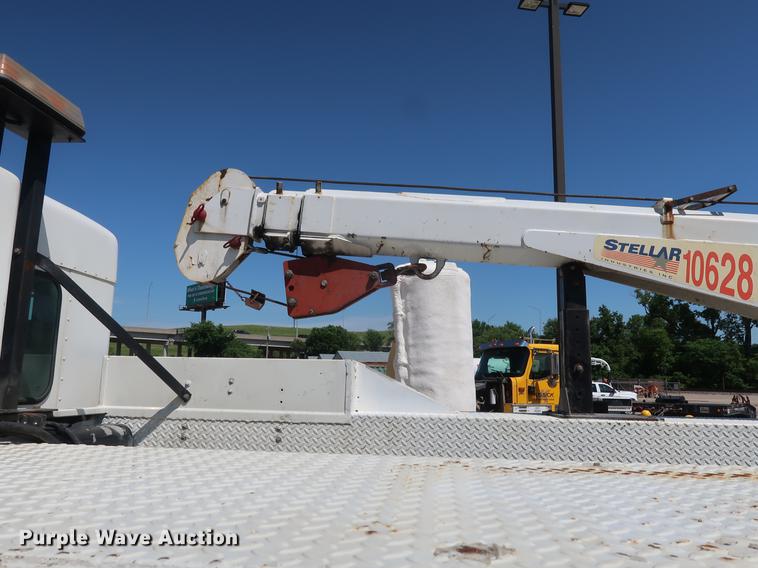 image for item DD9583 2005 Kenworth T300 service truck with crane