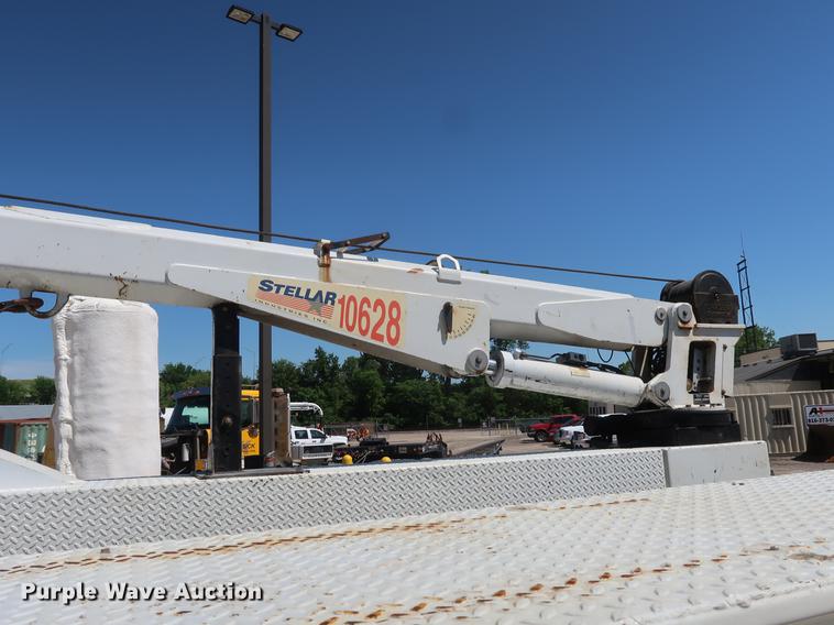 image for item DD9583 2005 Kenworth T300 service truck with crane