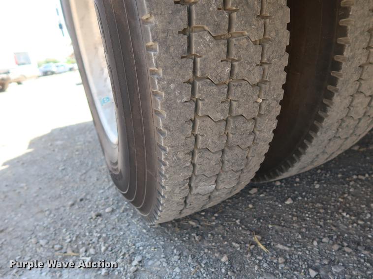 image for item DD9583 2005 Kenworth T300 service truck with crane