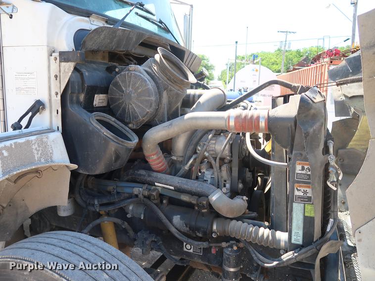 image for item DD9583 2005 Kenworth T300 service truck with crane