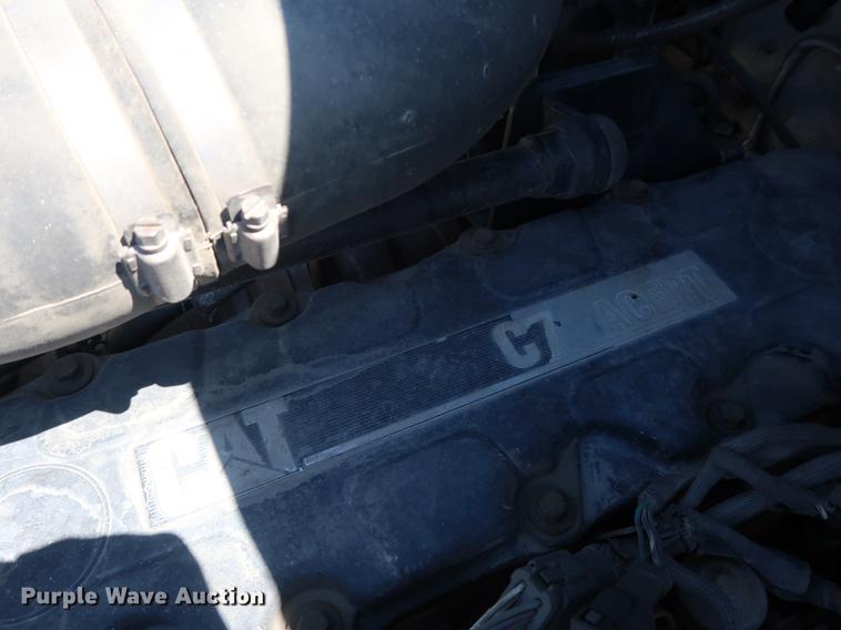 image for item DD9583 2005 Kenworth T300 service truck with crane