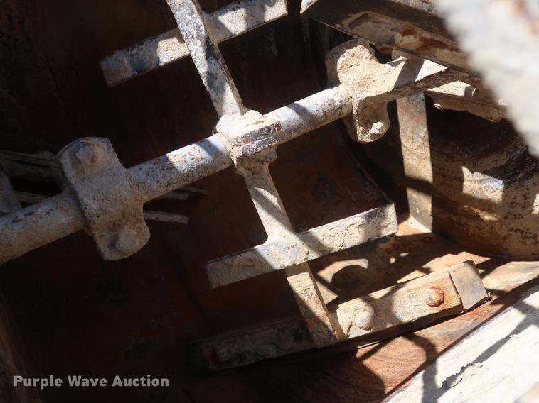 image for item DD9588 2009 Lamar utility trailer with mud jack system