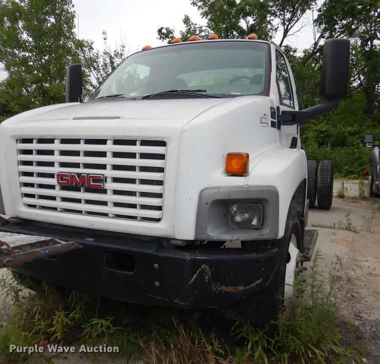 image for item DE1744 2003 GMC C7500 truck cab and chassis