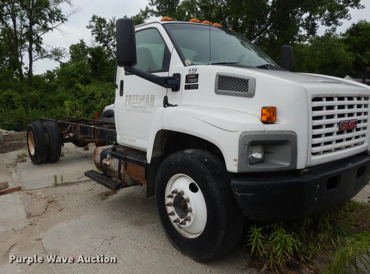 image for item DE1744 2003 GMC C7500 truck cab and chassis