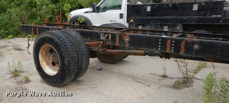 image for item DE1744 2003 GMC C7500 truck cab and chassis