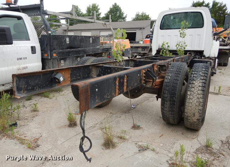 image for item DE1744 2003 GMC C7500 truck cab and chassis