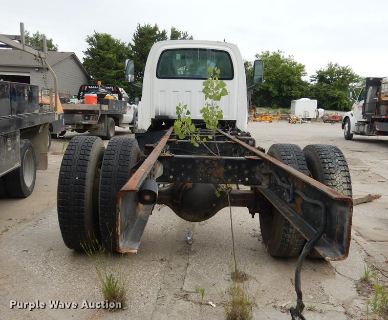 image for item DE1744 2003 GMC C7500 truck cab and chassis