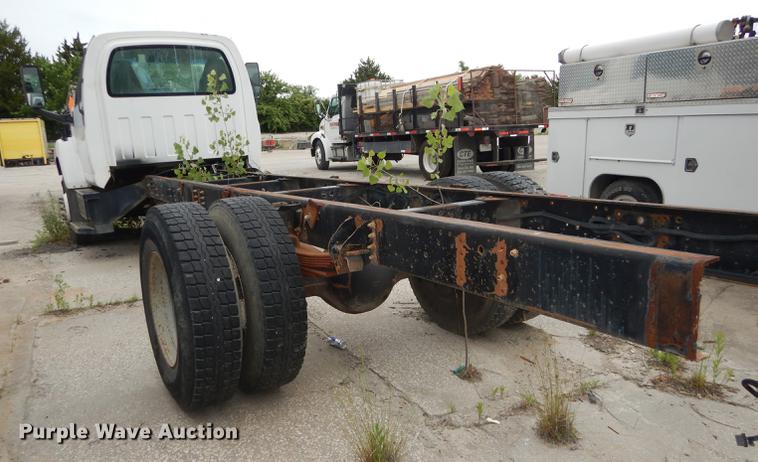 image for item DE1744 2003 GMC C7500 truck cab and chassis