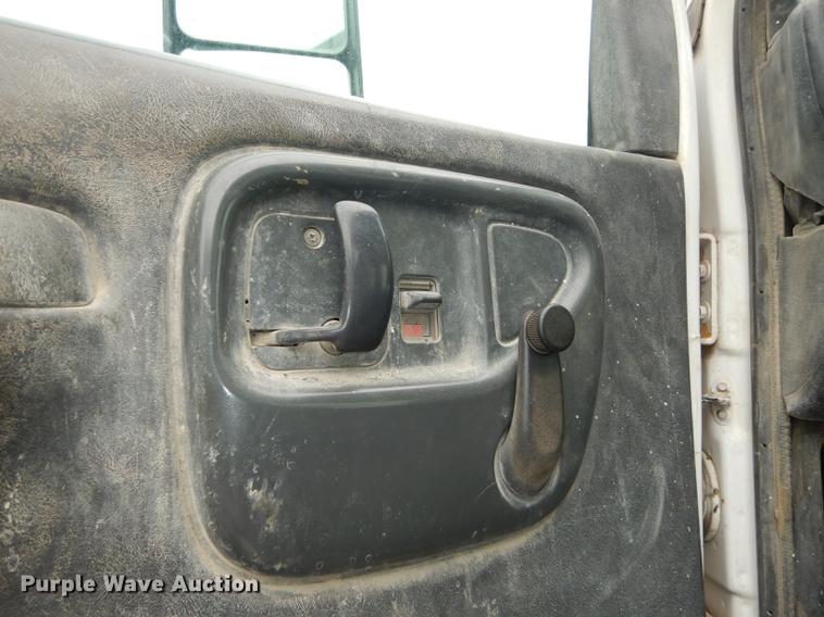 image for item DE1744 2003 GMC C7500 truck cab and chassis