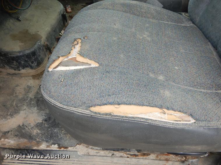 image for item DE1744 2003 GMC C7500 truck cab and chassis