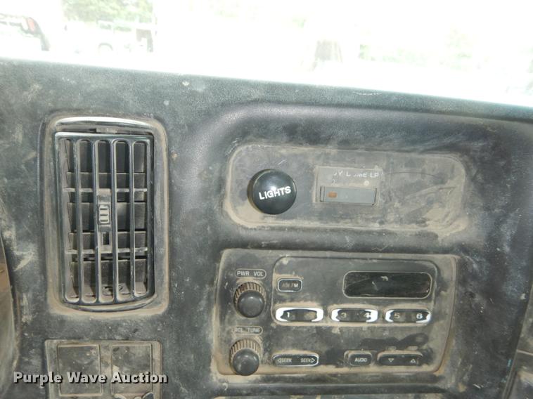 image for item DE1744 2003 GMC C7500 truck cab and chassis