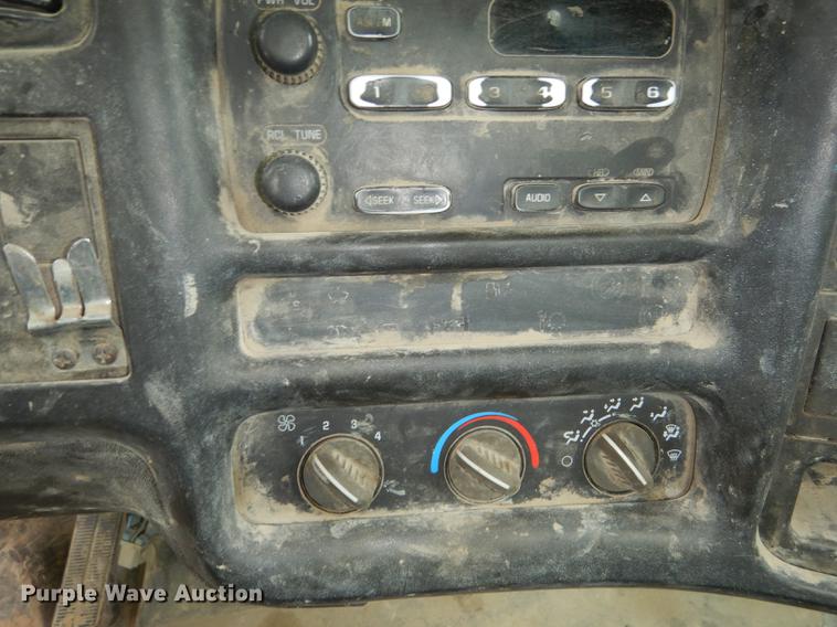 image for item DE1744 2003 GMC C7500 truck cab and chassis