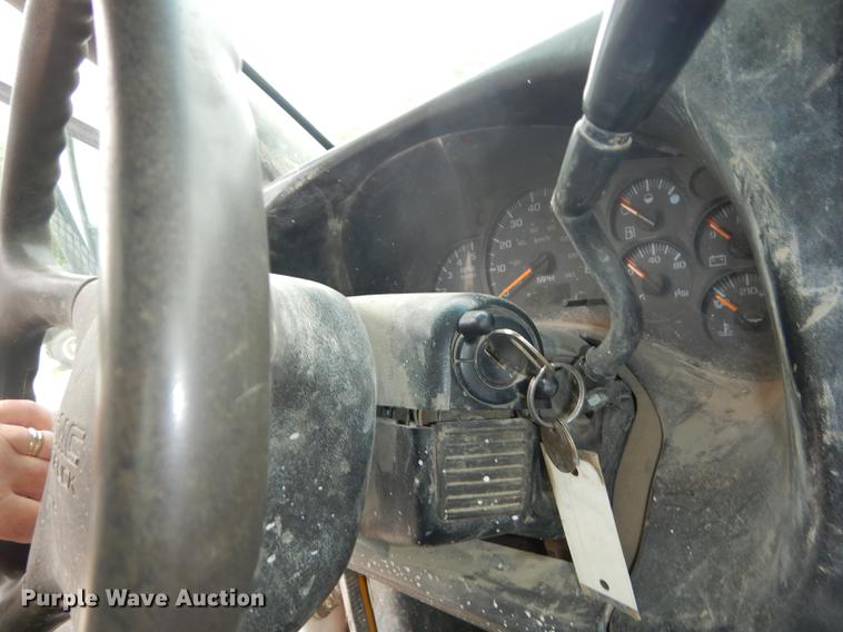 image for item DE1744 2003 GMC C7500 truck cab and chassis