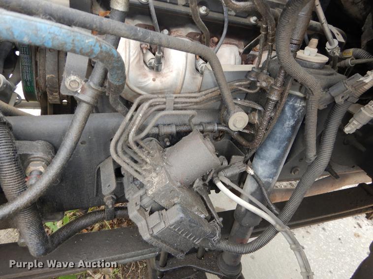 image for item DE1744 2003 GMC C7500 truck cab and chassis