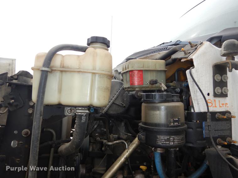 image for item DE1744 2003 GMC C7500 truck cab and chassis