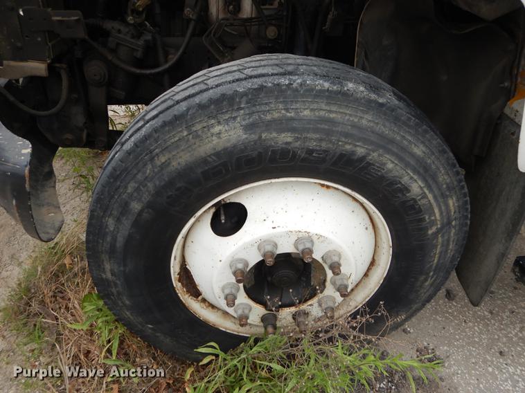 image for item DE1744 2003 GMC C7500 truck cab and chassis