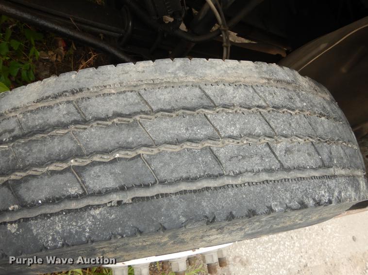 image for item DE1744 2003 GMC C7500 truck cab and chassis