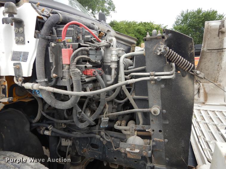 image for item DE1744 2003 GMC C7500 truck cab and chassis