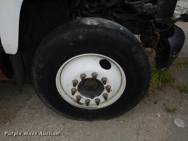 image for item DE1744 2003 GMC C7500 truck cab and chassis