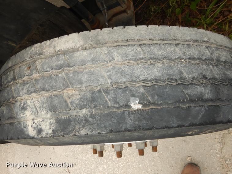 image for item DE1744 2003 GMC C7500 truck cab and chassis